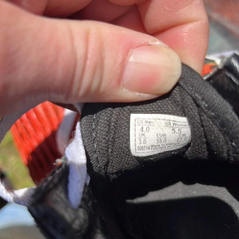 Vans - Picture 2 of 3